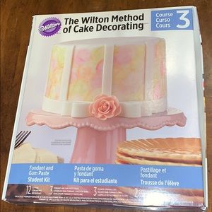 Wilton method of cake decorating